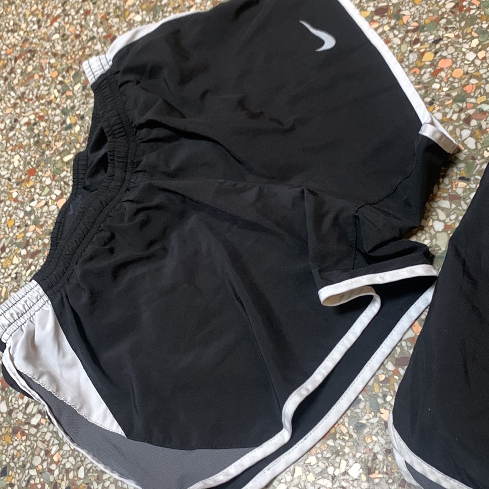 Nike running shorts small set of 4 - Picture 5 of 7